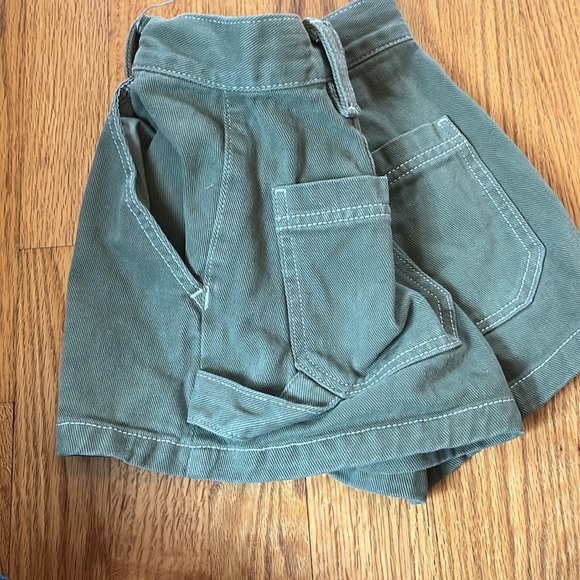 Green shorts - Picture 3 of 5
